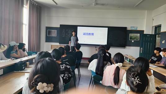 王强资助宣讲 王强资助宣讲